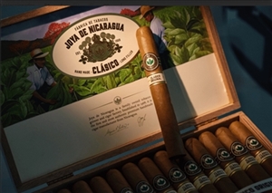 Joya de Nicaragua Clasico Claro Original Churchill - 6 7/8 x 48 (5 Pack)