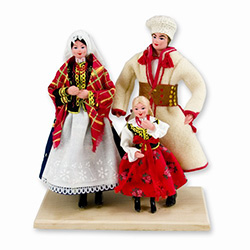 The family from Krakow &#8203;size is approx 7.5" x 5.75" x 3.25". &#8203;These dolls are perfect, clothed in authentic regional folk costumes, as certified by the Polish Ministry of Culture.