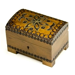 This beautiful locking box is made of seasoned Linden wood, from the Tatra Mountain region of Poland.  The skilled artisans of this region employ centuries old traditions and meticulous handcraftmanship to create a finished product of uncompromising quali