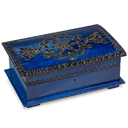 This beautiful box is made of seasoned Linden wood, from the Tatra Mountain region of Poland.  The skilled artisans of this region employ centuries old traditions and meticulous handcraftmanship to create a finished product of uncompromising quality.