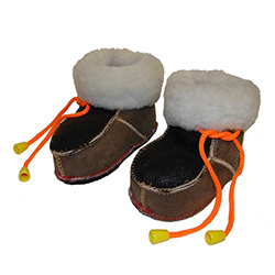 These beautiful hand sewn, fur lined leather baby booties are ultra light and come in a variety of colors. Indoor use only. Made In Poland.