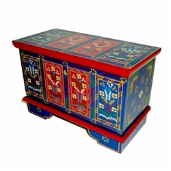 Traditional folk chests were used to store the most precious objects in a peasant's house. Their owners used to keep the dowry, festive costumes, special festive candles, rosaries, family treasures, linen, money and documents. Some of the wealthier brides