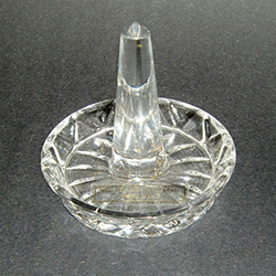 Hand cut crystal ringholder, simple, elegant and made in Poland