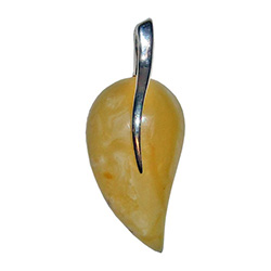 Custard Amber Leaf Pendant