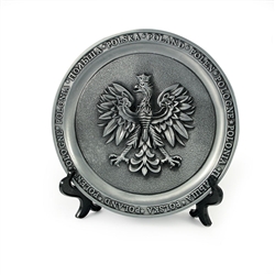 Nicely decorated plate with a pewter finish featuring the Polish Eagle and the word Poland in six languages around the rim.
Plastic stand included.