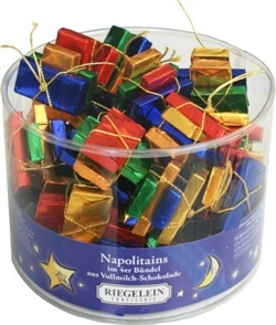 Made In Germany this drum contains 25 sets of 4 milk chocolate tables wrapped in shiny foil paper and tied with golden color stretch cord. These make great little gifts for the Christmas holidays. Allergy info - May contain traces of hazelnuts and peanuts