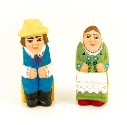 Hand carved and painted by Tadeusz Lesniak, our little couple is dressed in Rzeszow costume from southern Poland.