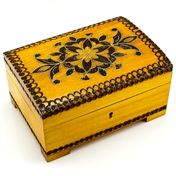 This beautiful locking box is made of seasoned Linden wood, from the Tatra Mountain region of Poland.  The skilled artisans of this region employ centuries old traditions and meticulous handcraftmanship to create a finished product of uncompromising quali