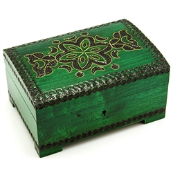 This beautiful locking box is made of seasoned Linden wood, from the Tatra Mountain region of Poland.  The skilled artisans of this region employ centuries old traditions and meticulous handcraftmanship to create a finished product of uncompromising quali