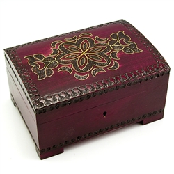 This beautiful locking box is made of seasoned Linden wood, from the Tatra Mountain region of Poland.  The skilled artisans of this region employ centuries old traditions and meticulous handcraftmanship to create a finished product of uncompromising quali