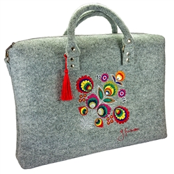 Large handbag made of stiff light grey felt, which is characterized by high durability. The main decoration is a colorful embroidered Lowicz flower - an original design by Farbotka, inspired by Polish folk culture. Includes an adjustable, detachable strap