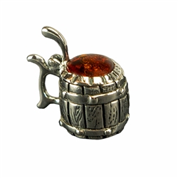 Hand made with Sterling Silver detail, our silver beer stein has a golden head of amber and a lid that flips open.