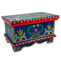 Traditional folk chests were used to store the most precious objects in a peasant's house. Their owners used to keep the dowry, festive costumes, special festive candles, rosaries, family treasures, linen, money and documents. Some of the wealthier brides