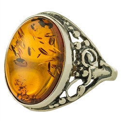 Nice-sized oval honey amber set in sterling silver. Size approx .75" x .5".