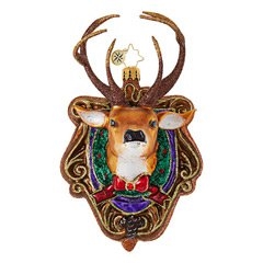 Hunters and outdoorsy types will be charmed by this ski lodge-look mounted deer head decked out for the season!