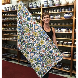 Polish Bath Towel with Kashub flower pattern. Size 27.5" x 55"
Double layer towel: cotton / microfiber
Colorful print on one side, white bottom
Soft to the touch, very absorbent
Perfect for everyday use and for a gift.