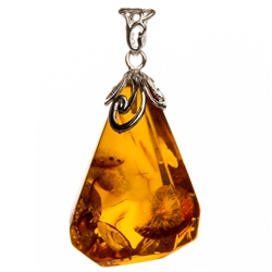 Amber (Bursztyn in Polish) is fossilized tree sap that dates back 40 million years. It comes from all around the world, but the highest quality and richest deposits are found around the Baltic Sea.
