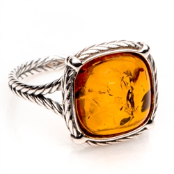 Honey colored amber and sterling silver rope style ring. Size approx. .6" square.