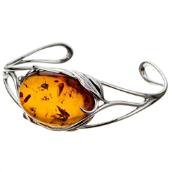 This sterling silver bracelet features a gorgeous honey amber cabochon.. Bracelet size is 7" circumference. Cabochon size is approx 1" x 1.25".