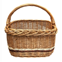 Poland is famous for hand made willow baskets.  This is a tradition in areas of the country where willow grows wild and is very much a village and family industry.  Beautifully crafted and sturdy, these baskets can last a generation.  Perfect for Easter,