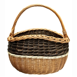 Poland is famous for hand made willow baskets.  This is a tradition in areas of the country where willow grows wild and is very much a village and family industry.  Beautifully crafted and sturdy, these baskets can last a generation.  Perfect for Easter,