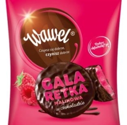 Raspberry-flavored jelly in the form of a disc bathed in Wawel dark chocolate is a delicious combination of juicy raspberries with a subtle chocolate delight. Enjoy the perfect composition of the sweet raspberry moment. Each jelly is free of dyes and arti