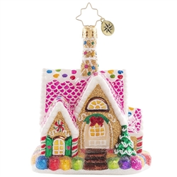 Goody goody gumdrops! Adorned with sweetness on all sides, this itty-bitty gingerbread cottage is total candy-covered confection perfection.