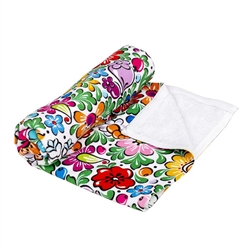 Polish Bath Towel with paper cut flower pattern from Opole. Size approx 19.5" x 39"
Double layer towel: cotton / microfiber
Colorful print on one side, white bottom
Soft to the touch, very absorbent
Perfect for everyday use and for a gift.