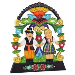 Beautifully hand carved and painted by Polish folk artist Ela Swiderek-Skierniewice. Signed and dated (2923) by the artist. Size is approx 9" x 7.5" x 0.5".