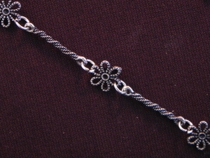 Handmade Chain Antique Silver Colored Daisies And Twisted Bars