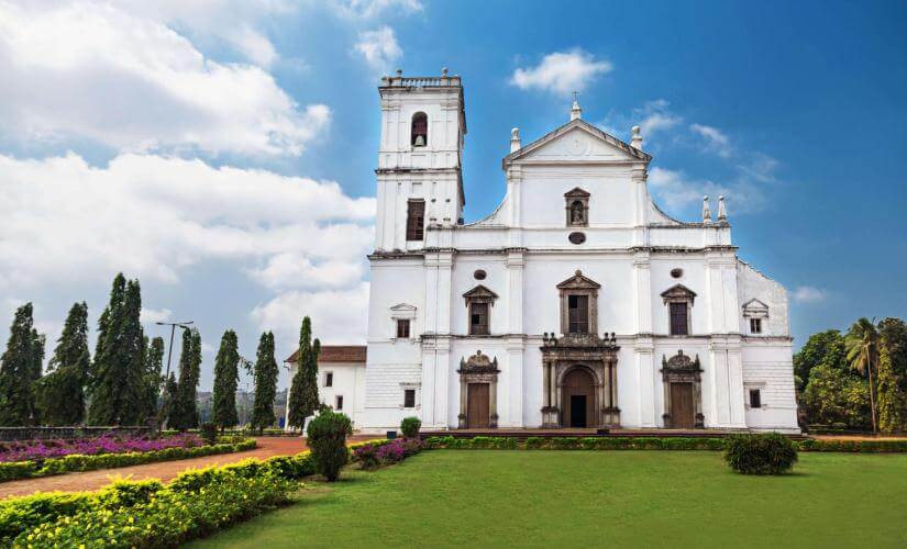 Private Goa Old Quarter Walk, Spice Plantation, Basilica, and Hindu Temple