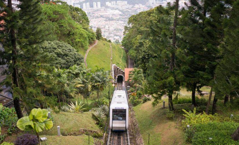 Private Penang Hill and Kek Lo Si Temple with Funicular Train