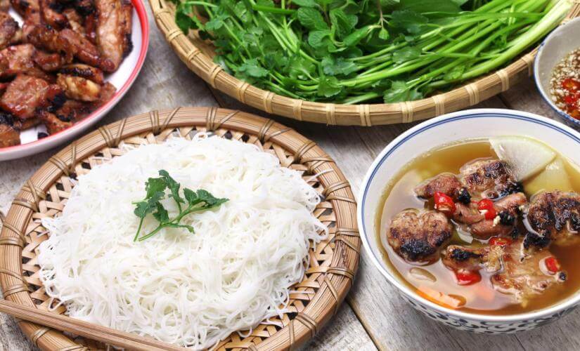 Small Group Hanoi Old Quarter Walk and Vietnamese Street Food