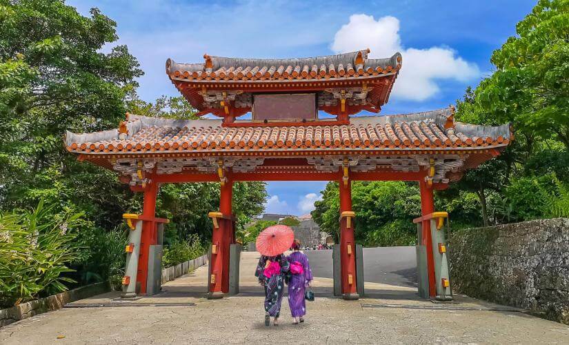 Private Naha Sightseeing and Okinawa's Historical Highlights
