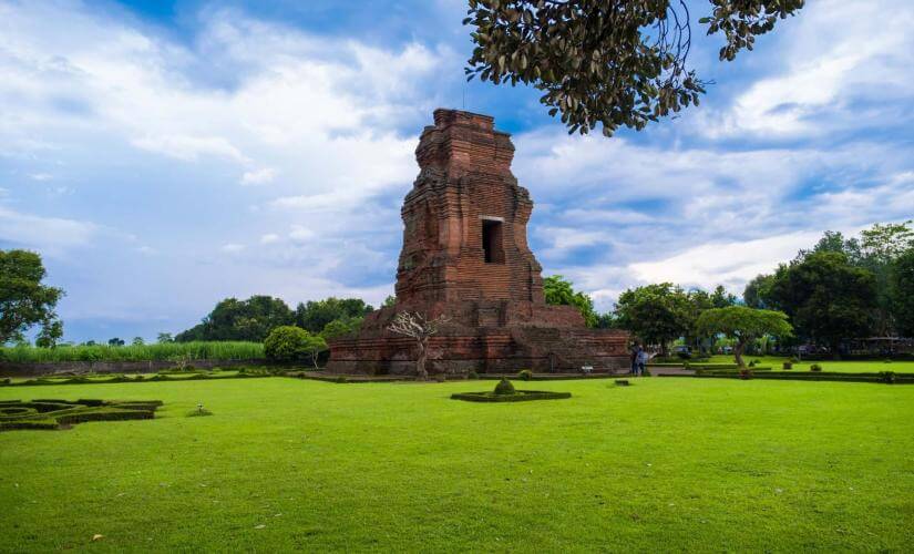 Surabaya Majapahit Ruins and Trowulan Temples Experience