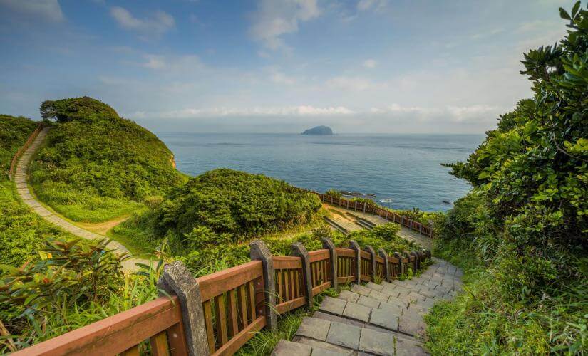 Private Keelung Natural Wonders and Seafood Exploration