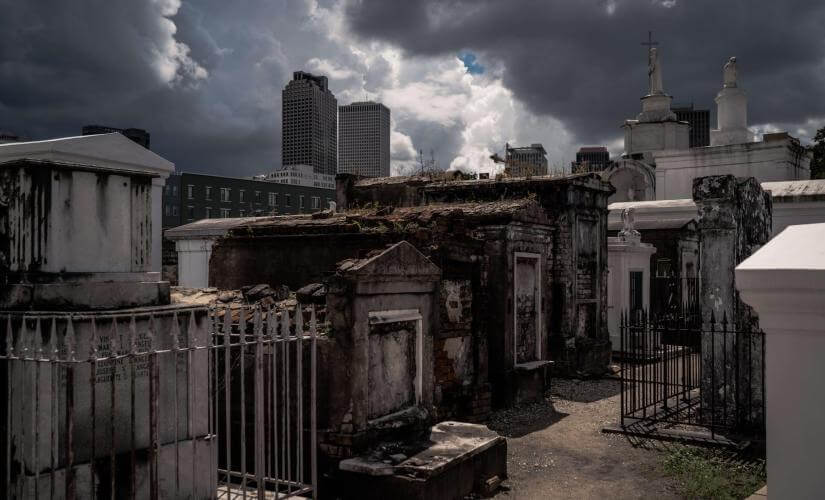 New Orleans Bayou Ghosts Bus Adventure
