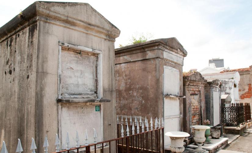 Voodoo Cemetery Walking Tour in New Orleans (Voodoo Temple, Congo Square)