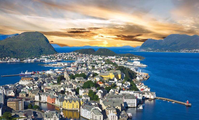 Private Alesund City and Art Nouveau Walk