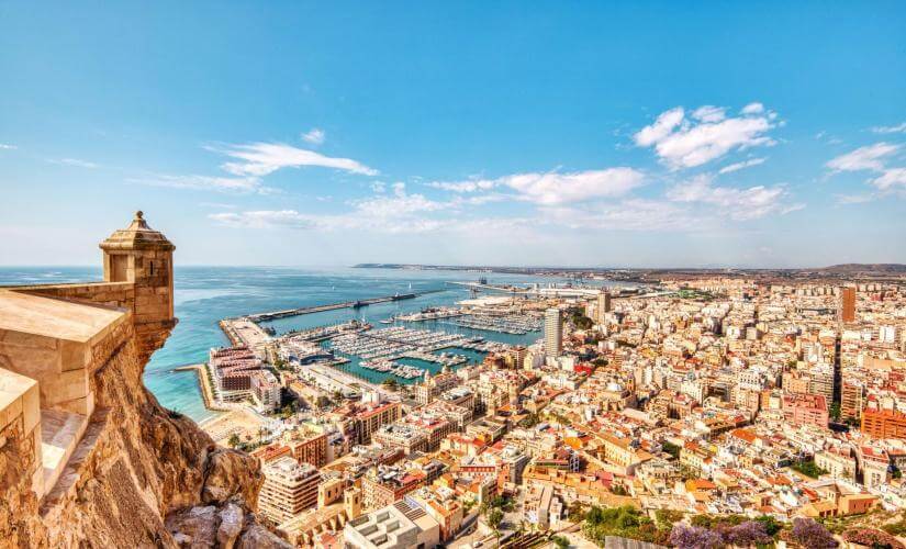 Private Charming Alicante Old Town Walk and Castle Visit