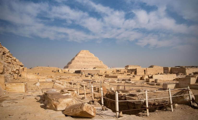 Alexandria to Cairo's Saqqara Step Pyramid by Car with Lunch