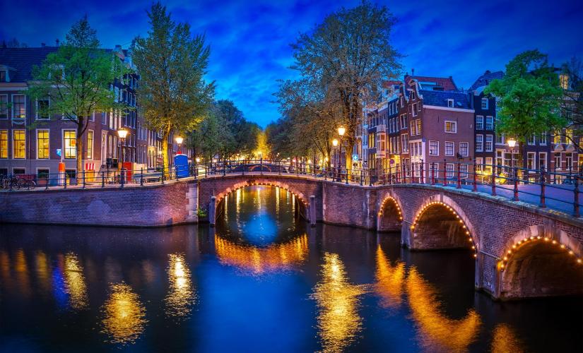 Amsterdam Cheese and Wine Candlelight Canal Cruise Tour in Amsterdam (Venice of the North)