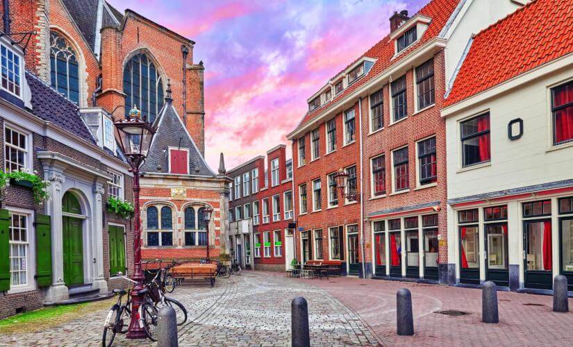 Private Amsterdam Sin and Beauty City Center Highlights Walk