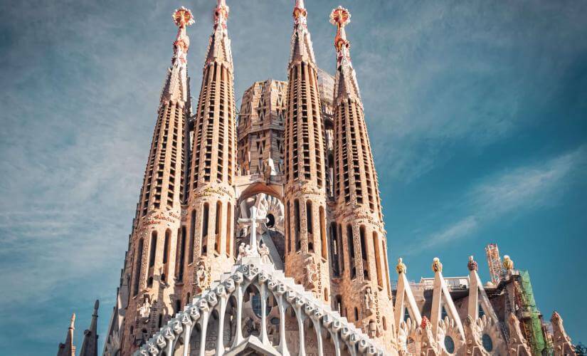 Private Barcelona Highlights Walk with Lunch