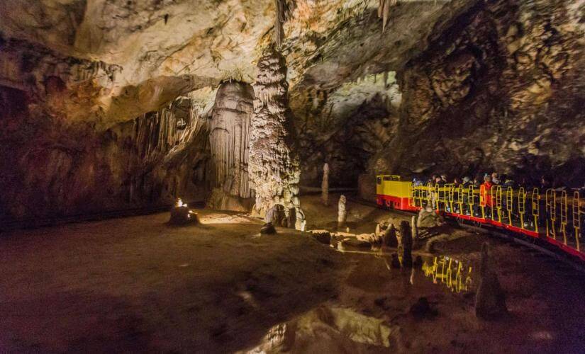 Private Postojna Cave Discovery and Predjama Castle