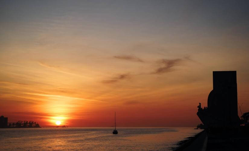 Charming Lisbon, Alfama Tapas, and River Cruise