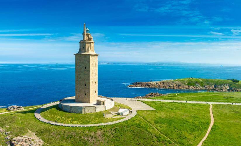 Private A Coruna Highlights, Hercules Lighthouse, Old Town Walk and Free Time