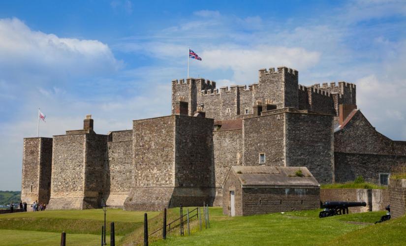 Central London or Heathrow to Dover via Dover Castle Tour (Kent, Garden of England)