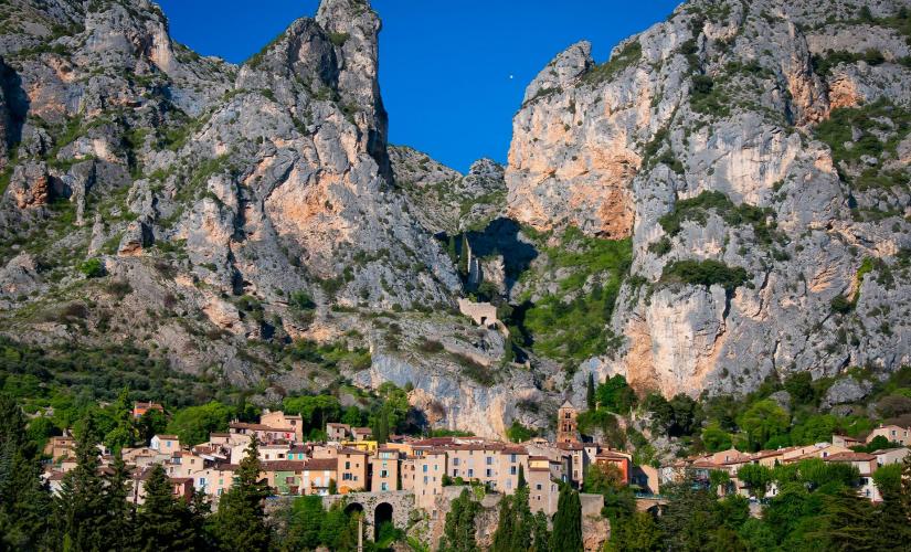 Private Full Day to Manosque, Valensole, Moustiers Ste Marie and Lake Ste Croix