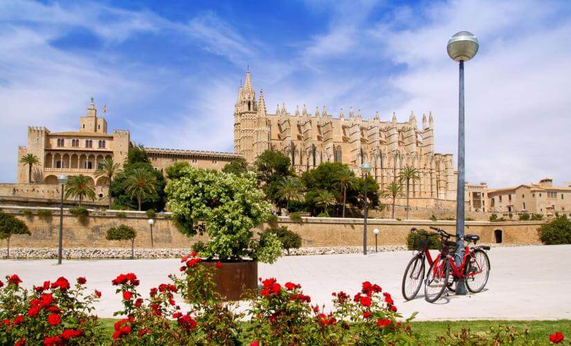 Biking the Best of Palma de Mallorca with Transfers